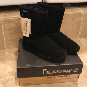 Emma short, black Bearpaw boots